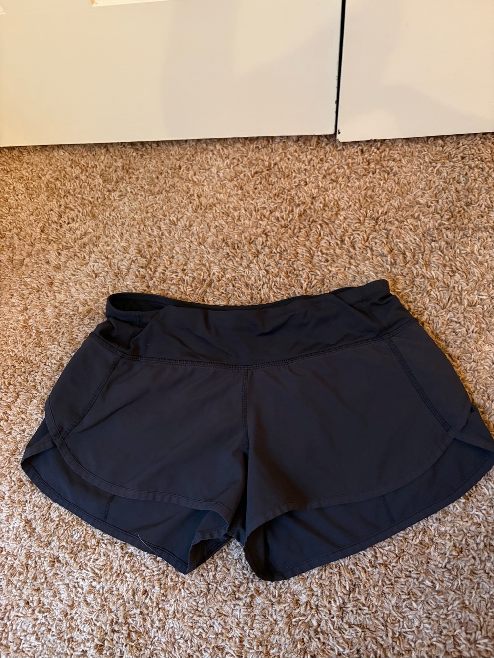 Lululemon Speed Up 2.5” shorts
